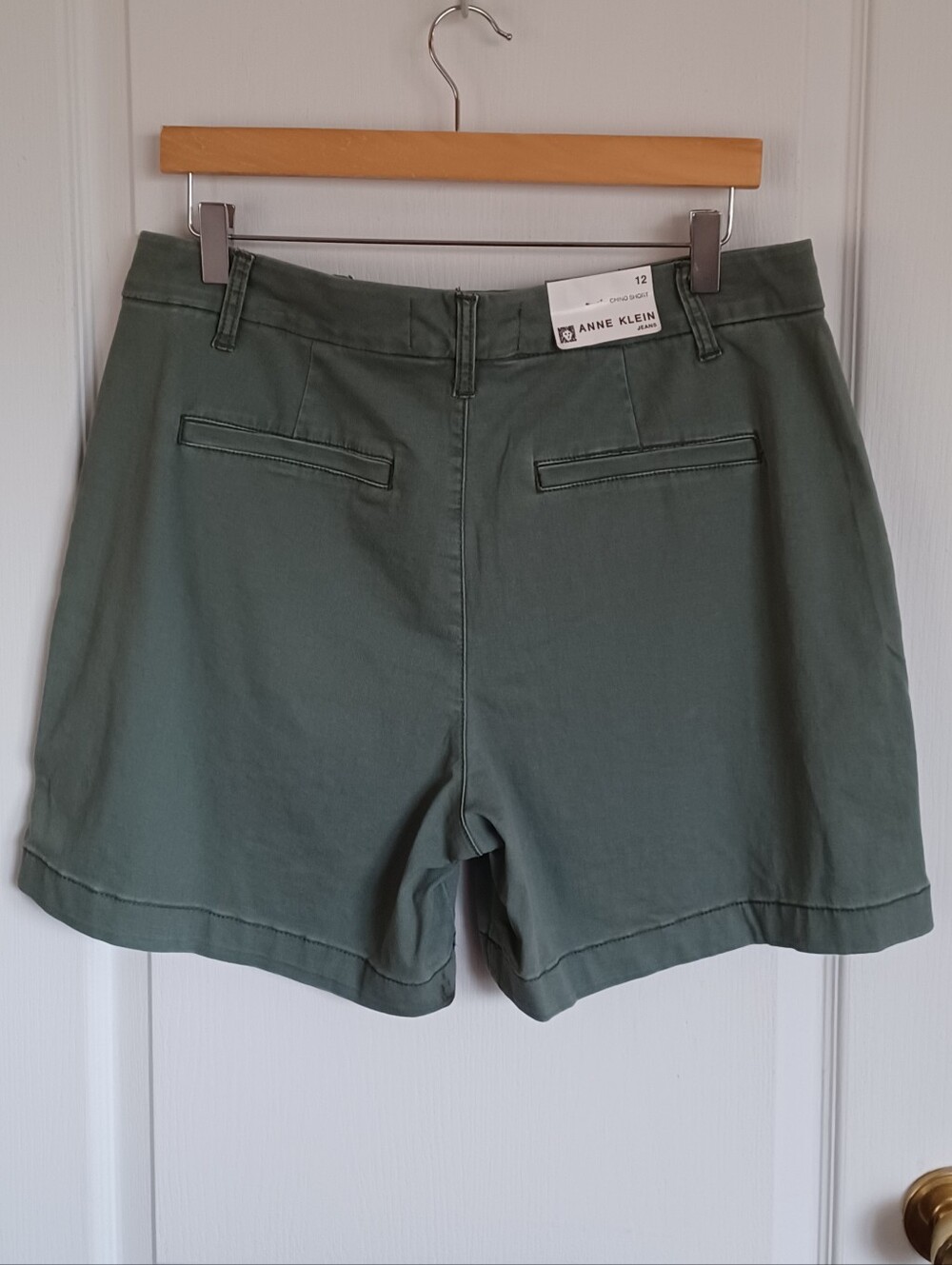 NWT ANNE KLEIN JEANS HIGH-WAISTED 4-POCKET CHINO SHORTS CDAKB-296 SAGEBRUSH 12